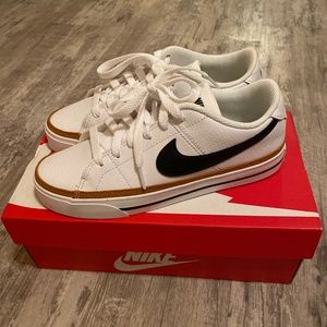 Women’s Nike Court Legacy